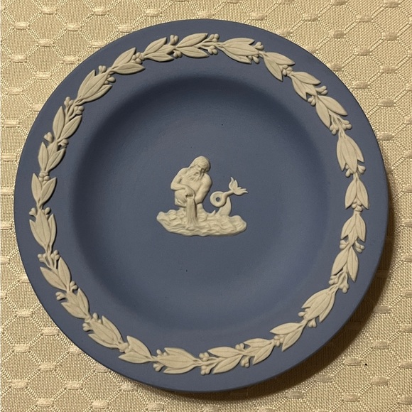 Wedgwood Jasperware Collector’s Plate Poseiden Ring Jewelry Dish - Picture 1 of 4